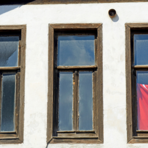 Comment remplacer un double vitrage sur des fenêtres bois ?