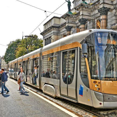 La STIB veut démonter le toit du Palais du Midi